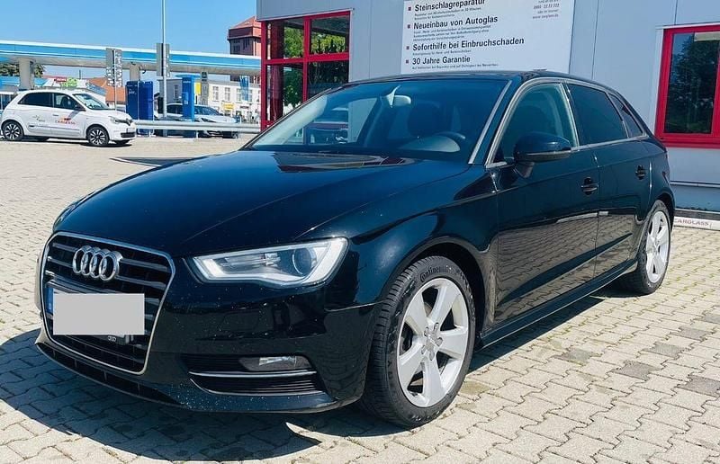 Schwarz Gebraucht 2014 Audi A3 Sportback Attraction Limousine | 8.900 € (Fairer Preis) - Bild 1/4