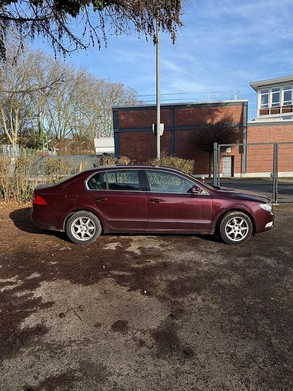 Gebraucht Skoda Superb 160 PS (117 kW) 2010 Rot Limousine