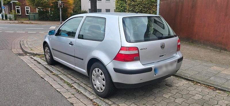 Silber Gebraucht 2000 VW Golf IV Limousine | 450 € (Superpreis) - Bild 1/4