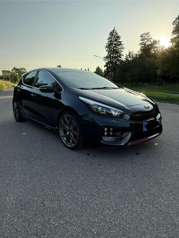Schwarz Gebraucht 2017 Kia Ceed GT GT-Track Limousine | 13.999 € (Fairer Preis) - Bild 1/4
