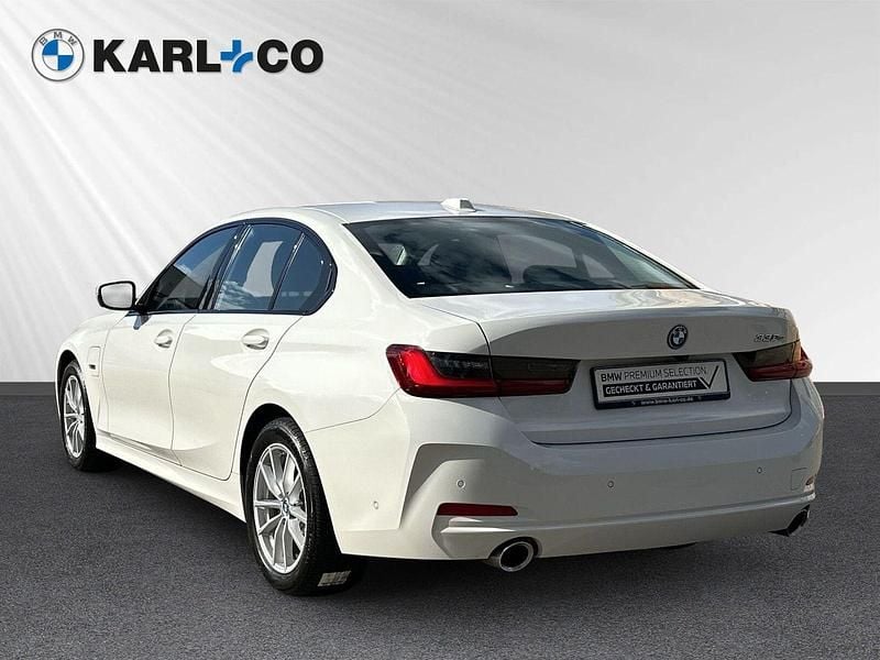 Gebraucht BMW 330e 184 PS (135 kW) 2023 Weiss Limousine