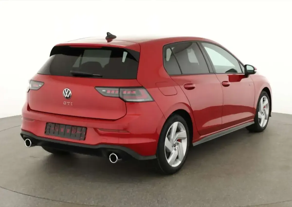 Neu VW Golf VIII GTI 265 PS (194 kW) 2026 Kings red metallic Limousine