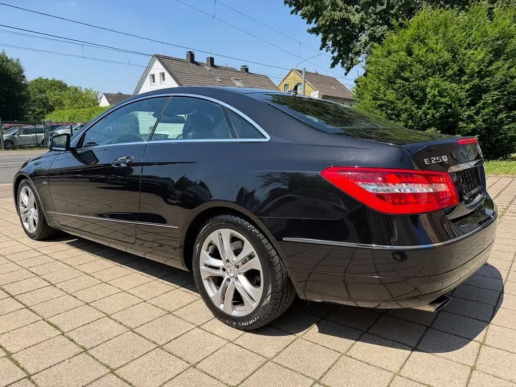 Gebraucht Mercedes E250 Avantgarde 204 PS (150 kW) 2010 Schwarz Coupé