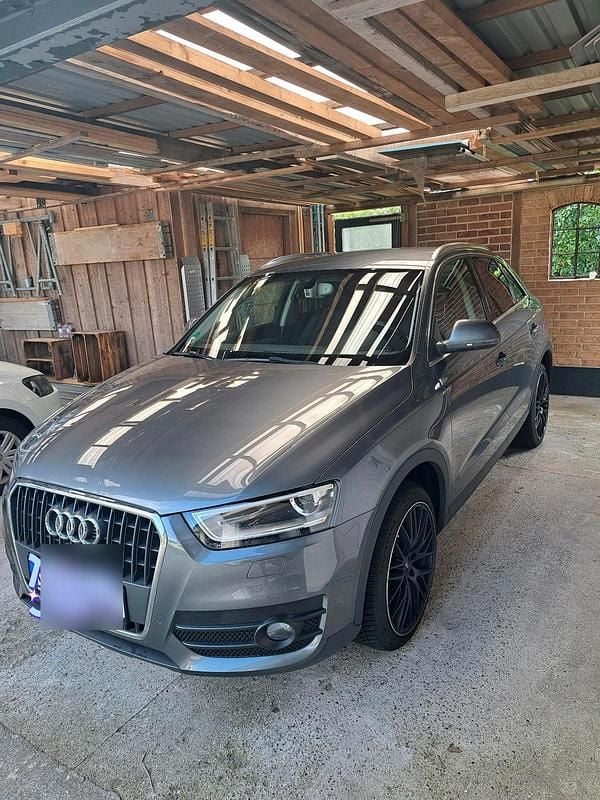 Grau Gebraucht 2015 Audi Q3 Comfort SUV | 12.750 € (Guter Preis) - Bild 1/4