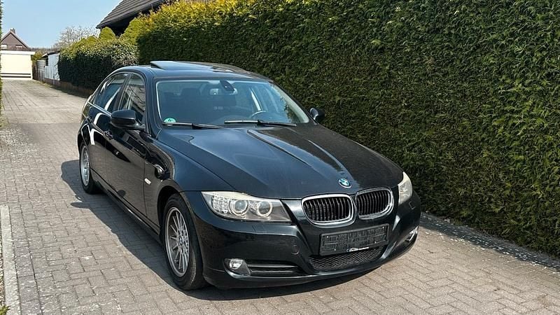 Gebraucht BMW 320 170 PS (125 kW) 2009 Schwarz Limousine