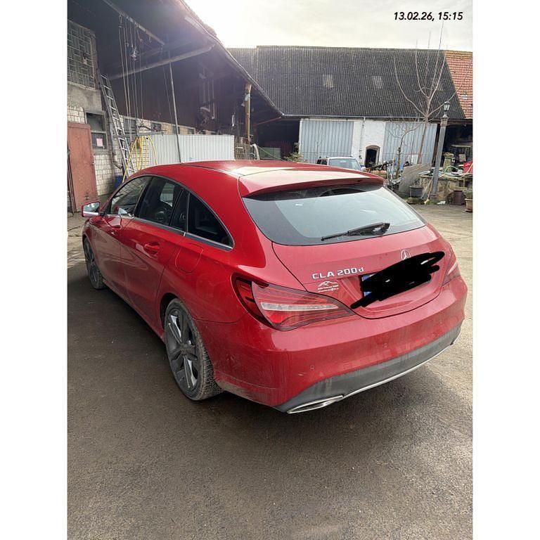 Gebraucht Mercedes 200 136 PS (100 kW) 2018 Rot Limousine