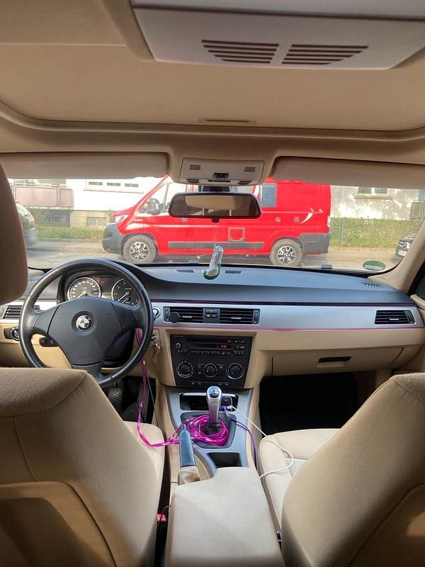 Gebraucht BMW 318 143 PS (105 kW) 2007 Gold Limousine