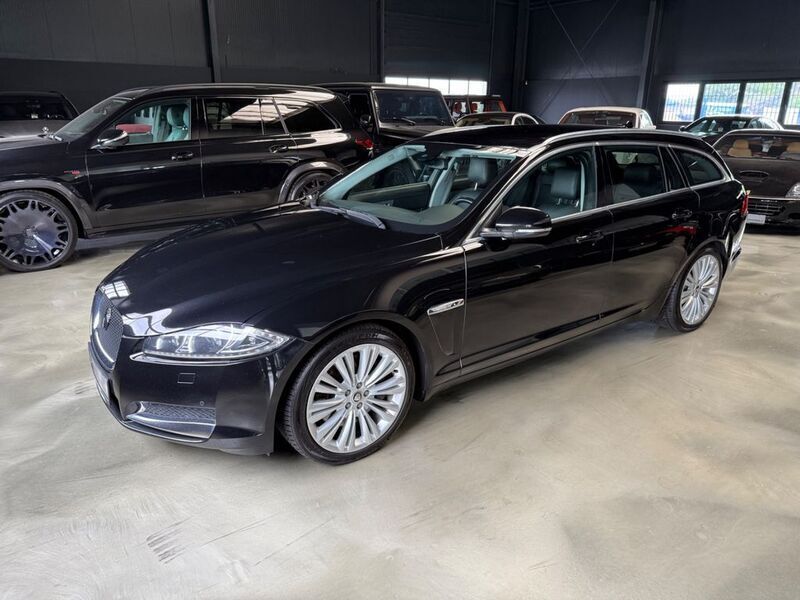 Ultimate black . Gebraucht 2013 Jaguar XF Sportbrake S Kombi | 9.990 € (Guter Preis) - Bild 1/4