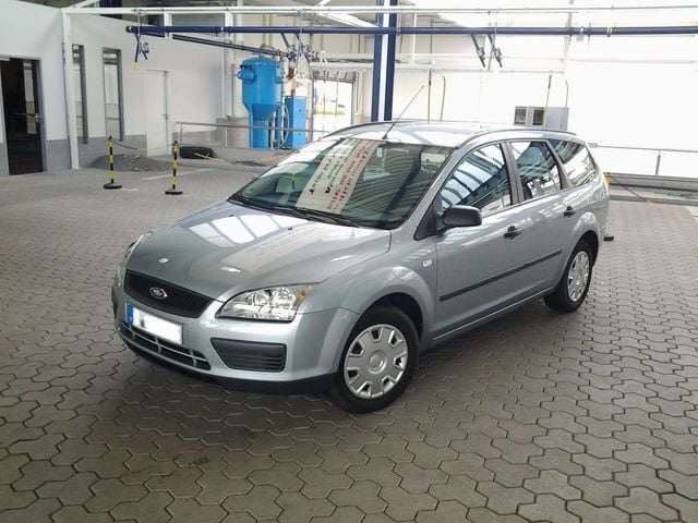 Gebraucht Ford Focus Trend 101 PS (74 kW) 2005 Grau Kombi
