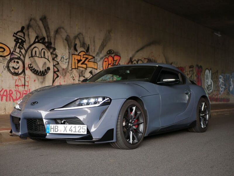 Grau Gebraucht 2024 Toyota Supra Coupé | 61.990 € (Etwas zu teuer) - Bild 1/4