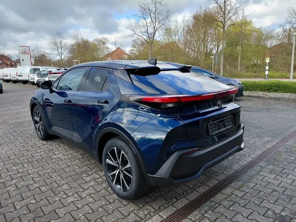 Neu Toyota C-HR 197 PS (144 kW) 2025 Grün SUV