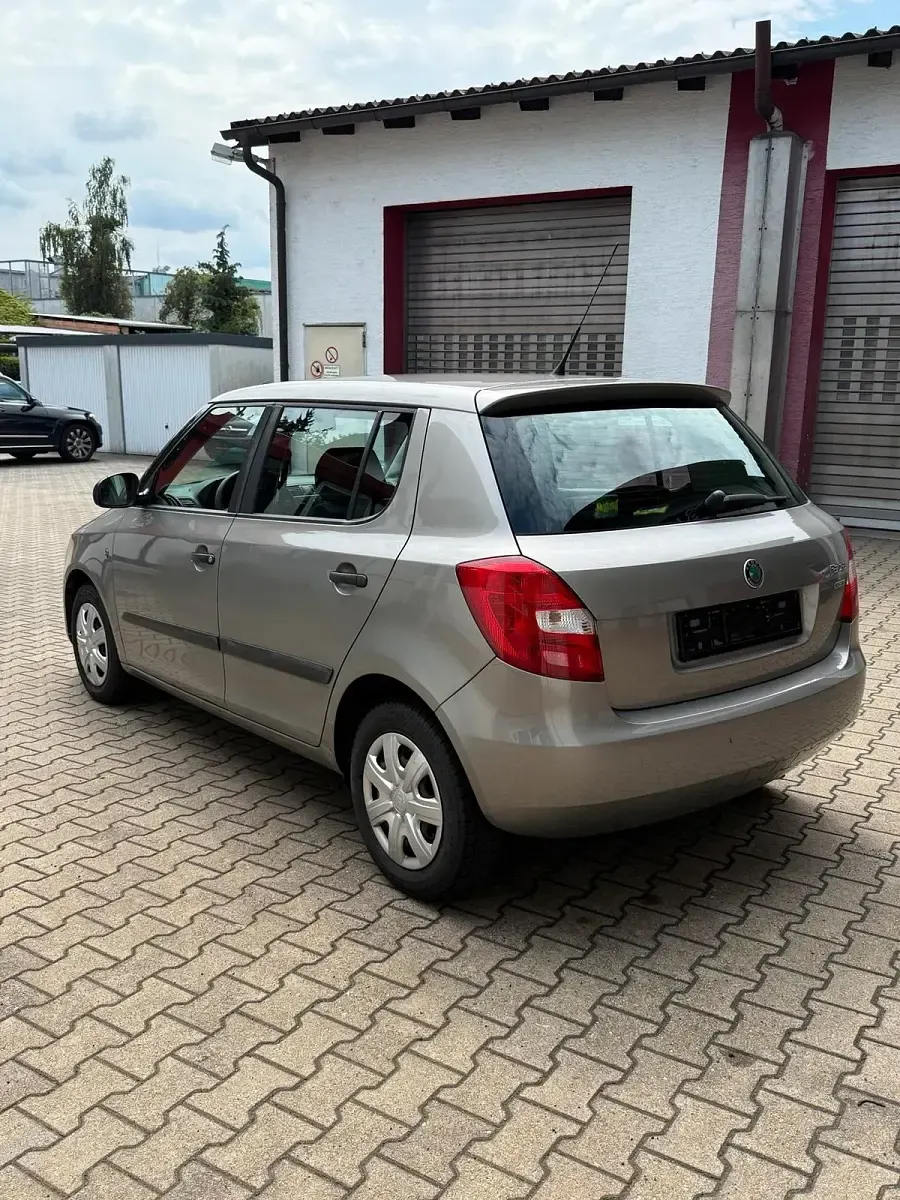 Gebraucht Skoda Fabia 60 PS (44 kW) 2011 Braun Kleinwagen