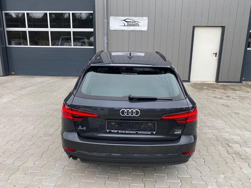 Gebraucht Audi A4 Basis 150 PS (110 kW) 2018 Grau Kombi