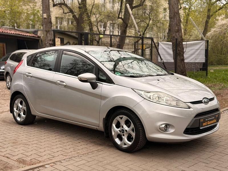 Gebraucht Ford Fiesta 120 PS (88 kW) 2009 Silber Kleinwagen