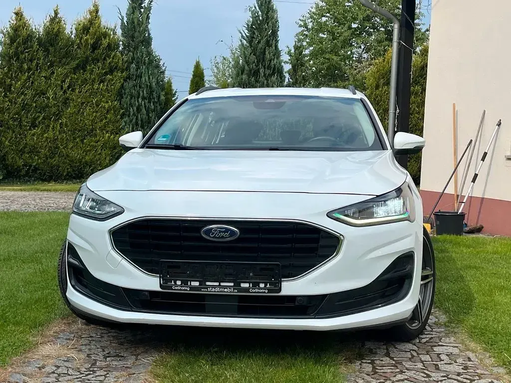 Gebraucht Ford Focus Cool & Connect 125 PS (91 kW) 2022 Weiß Limousine