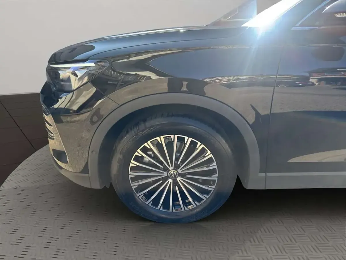 Gebraucht VW Tiguan Elegance 150 PS (110 kW) 2025 Schwarz SUV