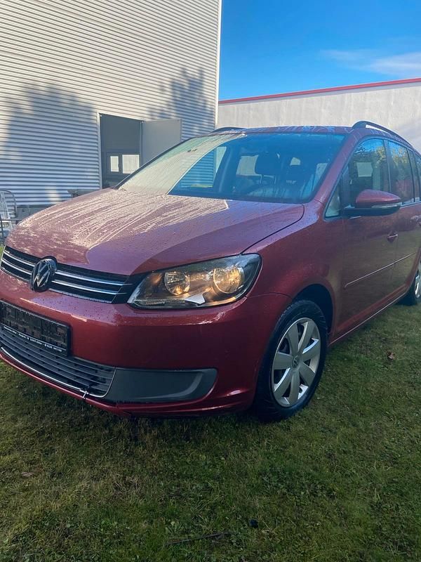 Rot Gebraucht 2011 VW Touran Van / Kleinbus | 7.900 € (Fairer Preis) - Bild 1/4
