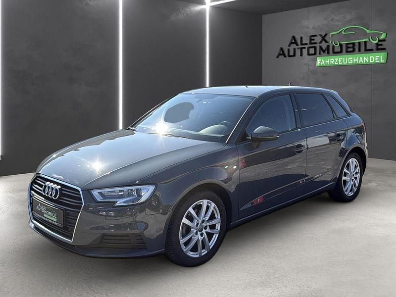 Nanograu Gebraucht 2019 Audi A3 Sportback Comfort Limousine | 16.480 € (Fairer Preis) - Bild 1/4