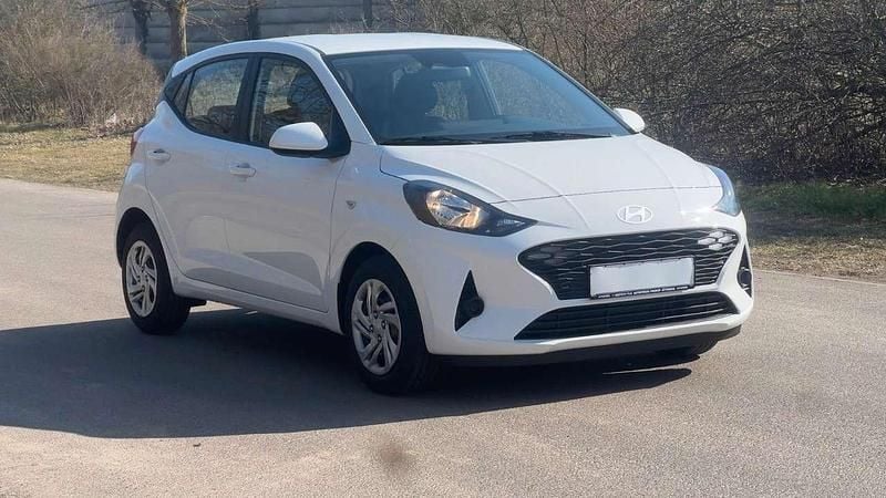 Gebraucht Hyundai i10 Select 63 PS (46 kW) 2024 Atlas white Kleinwagen