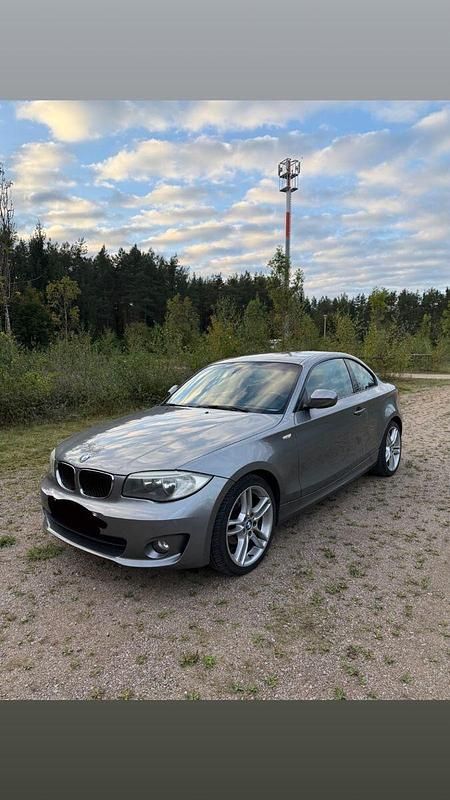 Grau Gebraucht 2011 BMW 118 Coupé Coupé | 4.999 € (Etwas zu teuer) - Bild 1/4