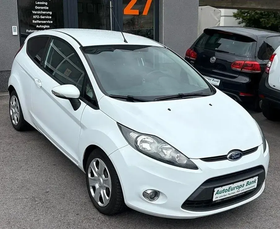 Gebraucht Ford Fiesta Champions Edition 60 PS (44 kW) 2012 Weiß Kleinwagen