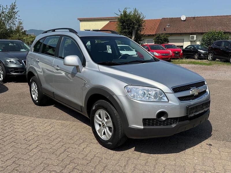 Silber Gebraucht 2010 Chevrolet Captiva LS SUV | 6.499 € (Teuer) - Bild 1/4