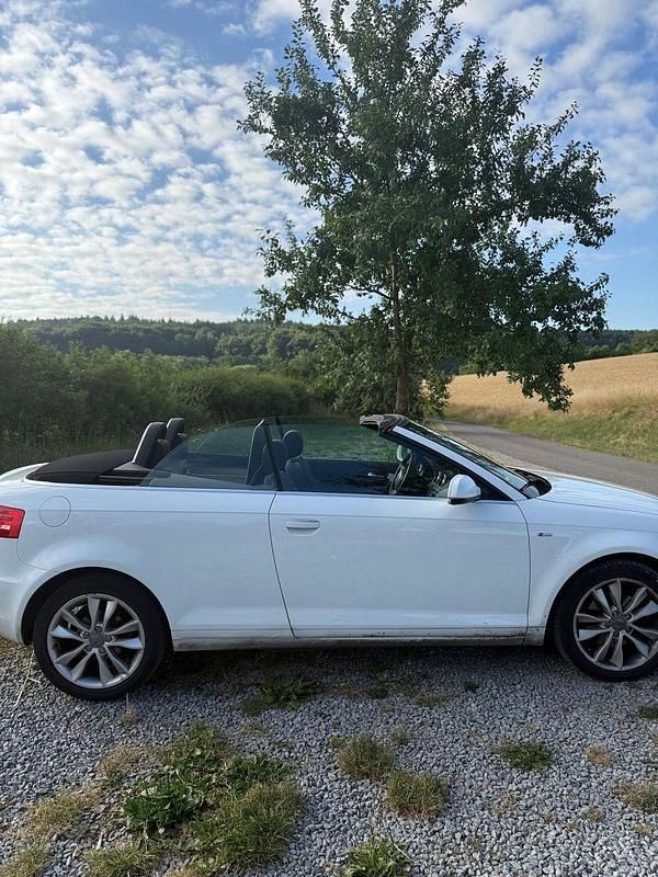 Gebraucht Audi Cabriolet 140 PS (102 kW) 2012 Weiß Cabrio