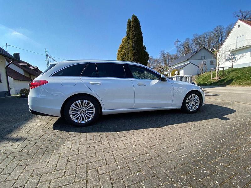 Gebraucht Mercedes C200 204 PS (150 kW) 2023 Weiß Kombi