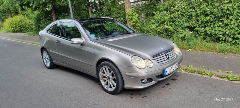 Grau Gebraucht 2004 Mercedes CL220 Coupé | 2.150 € - Bild 1/4