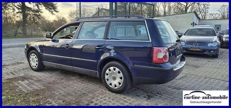 Gebraucht VW Passat 101 PS (74 kW) 2005 Dunkelblaumetallic Kombi