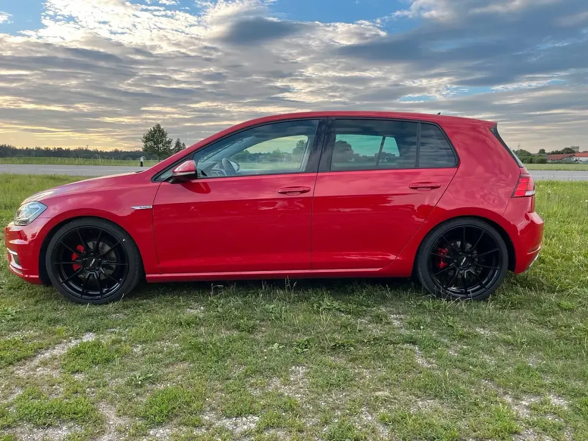 Gebraucht VW Golf VII Highline 131 PS (96 kW) 2019 Rot Limousine
