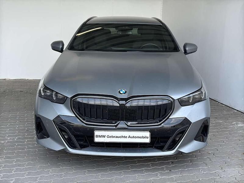Bmw individual frozen pure gre Gebraucht 2025 BMW 540 M Sport Kombi | 69.889 € (Fairer Preis) - Bild 1/4