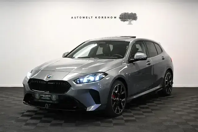 Gebraucht BMW 118 M Sport 150 PS (110 kW) 2025 Skyscraper grau metallic Kleinwagen