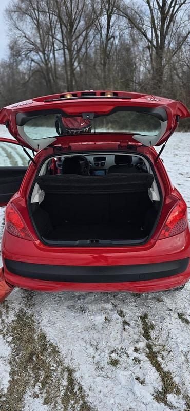 Rot Gebraucht 2009 Peugeot 207 Kleinwagen | 2.500 € (Guter Preis) - Bild 1/4