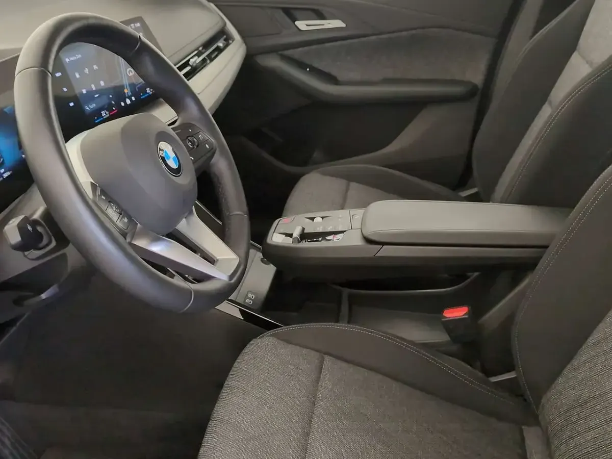 Gebraucht BMW 220 Active Tourer Luxury Line 150 PS (110 kW) 2025 Sparkling kupfergrau metallic Van / Kleinbus