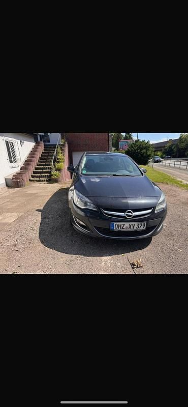 Grau Gebraucht 2013 Opel Astra Limousine | 3.999 € (Superpreis) - Bild 1/4