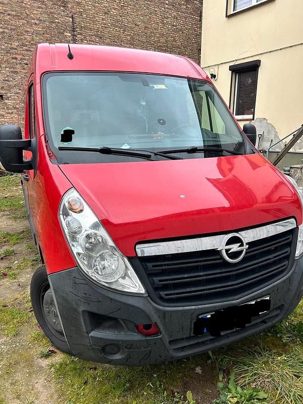 Rot Gebraucht 2018 Opel Movano Van | 11.000 € (Teuer) - Bild 1/4