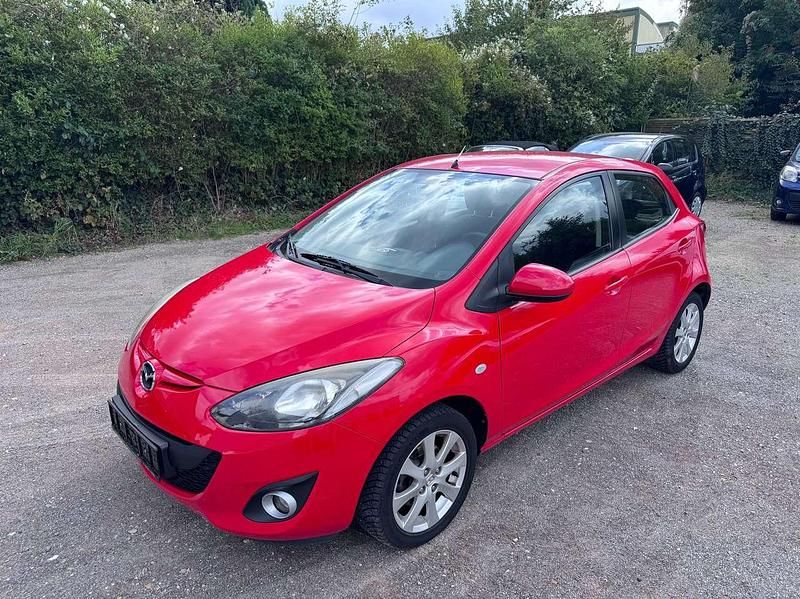 Rot Gebraucht 2011 Mazda 2 Limousine | 4.950 € (Fairer Preis) - Bild 1/4