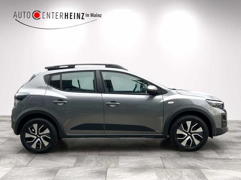 Neu Dacia Sandero Expression 110 PS (80 kW) 2026 Grau Limousine