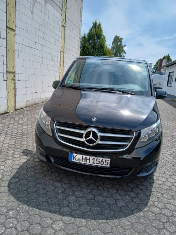 Schwarz Gebraucht 2017 Mercedes V250 Van / Kleinbus | 37.900 € (Fairer Preis) - Bild 1/4