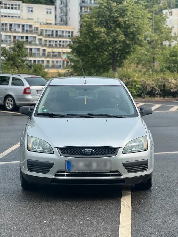 Silber Gebraucht 2006 Ford Focus Ghia Kombi | 1.550 € - Bild 1/4