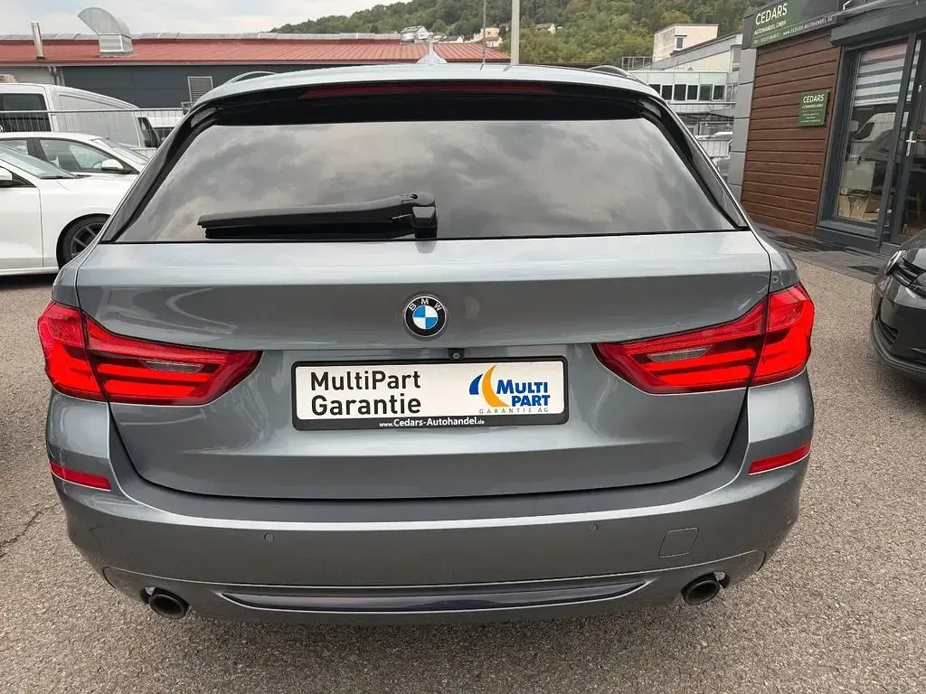 Gebraucht BMW 520 Sport Line 190 PS (139 kW) 2019 Blau Kombi