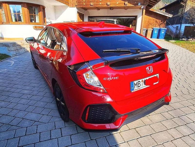 Gebraucht Honda Civic Elegance 129 PS (94 kW) 2017 Rot Limousine