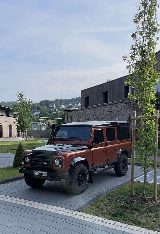 Orange Gebraucht 2009 Land Rover Defender SUV | 59.500 € - Bild 1/4