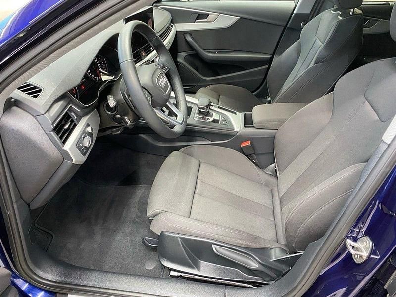 Gebraucht Audi A4 Business 204 PS (150 kW) 2024 Navarrablau metallic Kombi