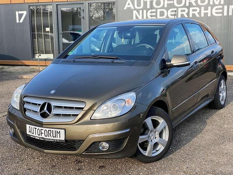 Braun Gebraucht 2009 Mercedes B180 Van / Kleinbus | 7.500 € (Etwas zu teuer) - Bild 1/4