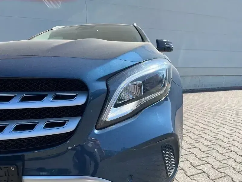 Gebraucht Mercedes GLA180 Urban 122 PS (89 kW) 2019 Denimblau  metalliclack SUV