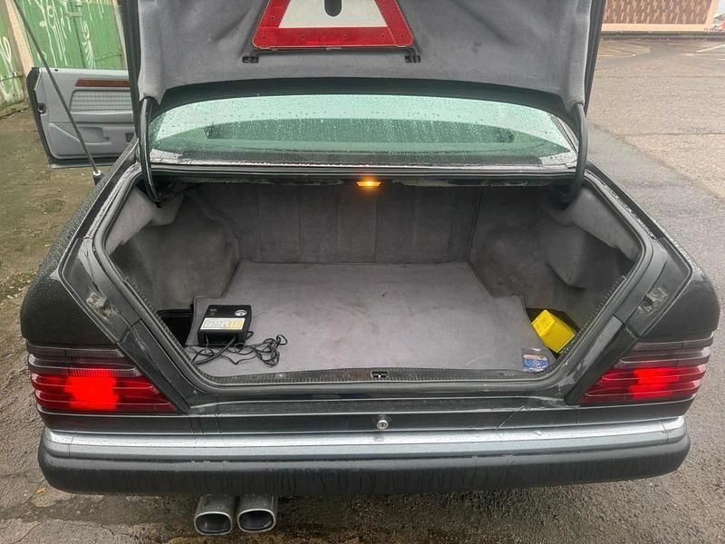 Gebraucht Mercedes 230 136 PS (100 kW) 1991 Braun Coupé