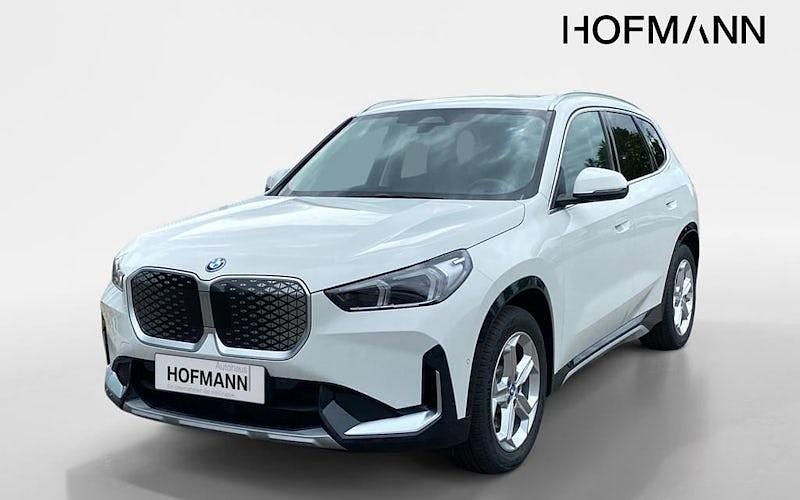 Weiß Neu 2025 BMW iX1 Luxury Line SUV | 53.460 € (Teuer) - Bild 1/4