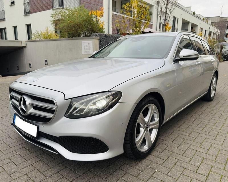 Silber Gebraucht 2016 Mercedes E220 Kombi | 17.999 € (Guter Preis) - Bild 1/4
